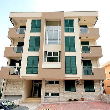 Apartments Draskovic Mirista Petrovac Bagian luar foto