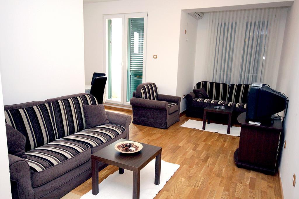 Apartments Draskovic Mirista Petrovac Bagian luar foto